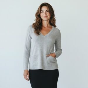 Allude 100% Cashmere Light Gray V-Neck Pocket Sweater - Soft Knit